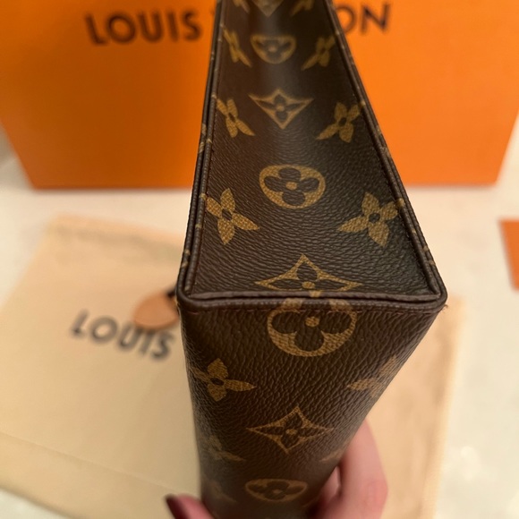 SOLD Louis Vuitton Monogram Discontinued Toiletry 26 - Picture 14 of 17